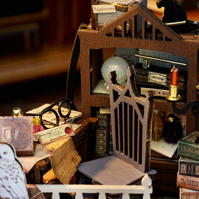 DIYeria™ | 1: 24 DIY Dollhouse Kit (Magic House)