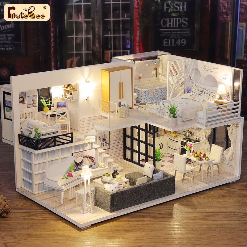 DIYeria™ | 1: 24 DIY Dollhouse Kit (Happy Time)